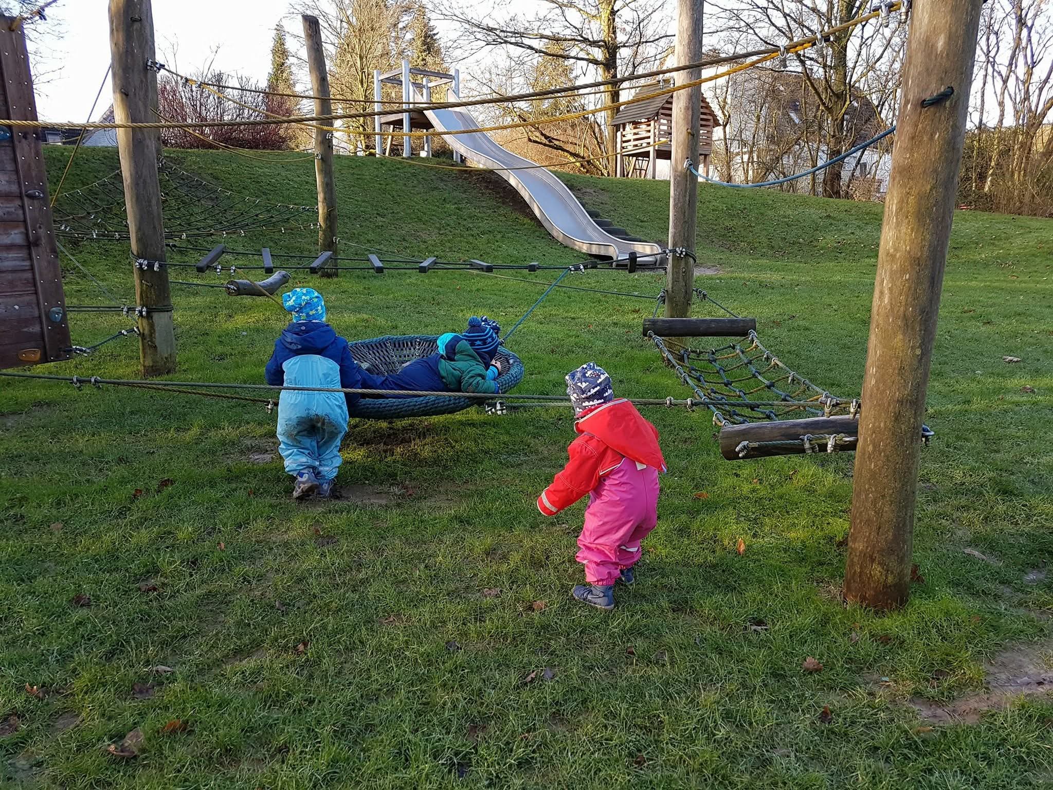 Spielen auf dem Spielplatz in Essen