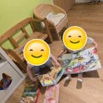 Kinder lesen bei der Däumelinchen Kindertagespflege in Essen